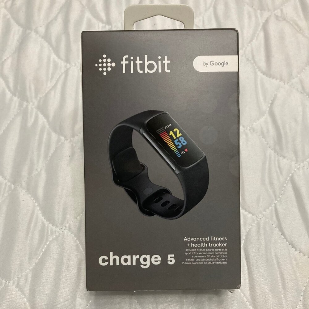 NWT * Fitbit Charge 5